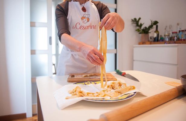 Cesarine: Pasta & Tiramisu Class at a Local's Home in Siena