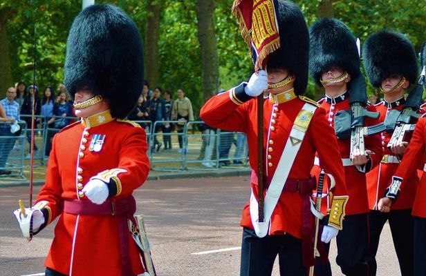 Small Group Walking Tour: London in One Day - The main 30+ Sights