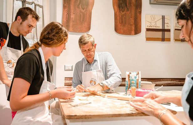 Cesarine: Small group Pasta and Tiramisu class in La Spezia