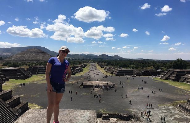 Private Tour: Teotihuacan & Xochimilco in one day