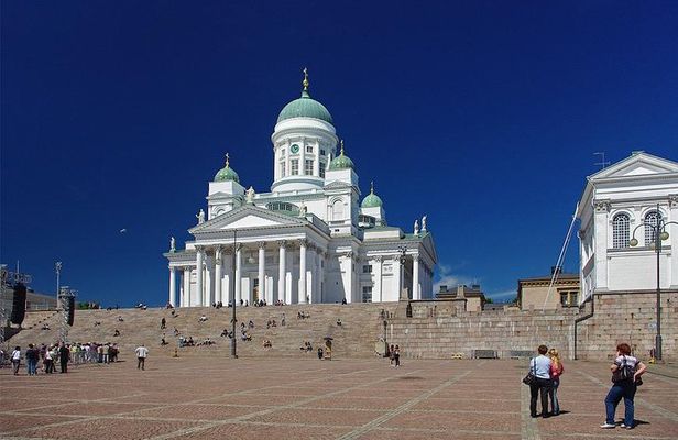 Helsinki Walking Tour with PRIVATE Professional guide