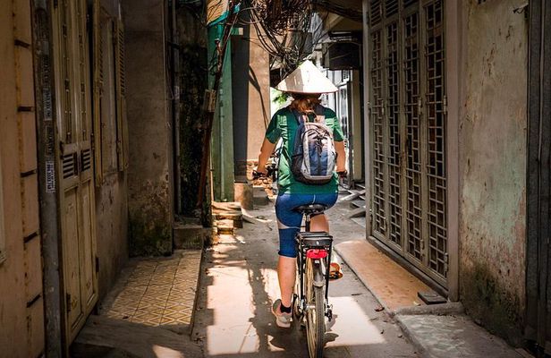 West Lake Journey by E-Bike