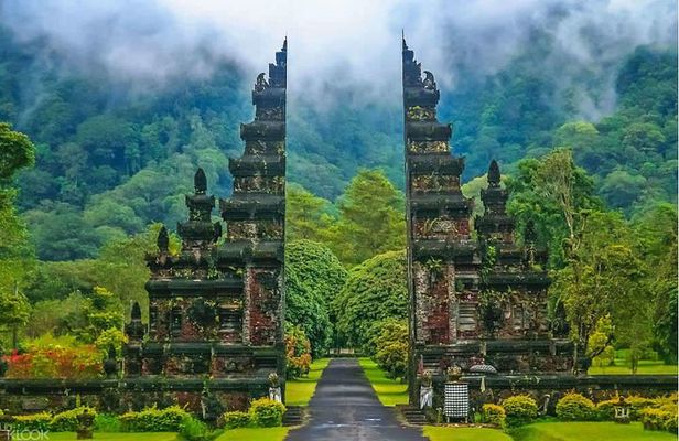 BALI INSTAGRAM TOURS; Handara Gate, Taman Ayun, & Ulundanu Temple