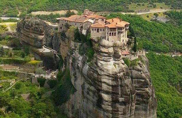 2 Day Private Tour to Amazing Delphi & Meteora