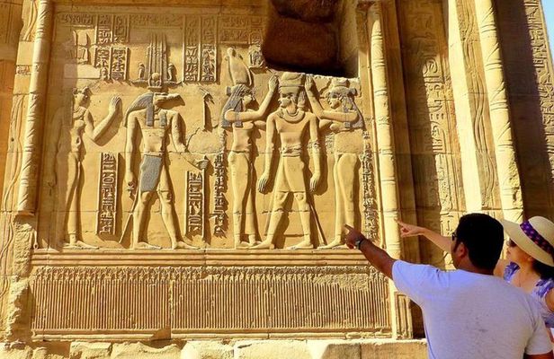 8-Day Private Tour Cairo, Aswan, Luxor and Nile Cruise Including Air Fare