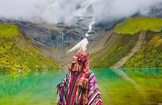 The Unique & Amazing Humantay Lake
