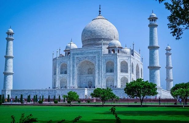 All Inclusive Taj Mahal & Agra Fort Tour by Car from Delhi