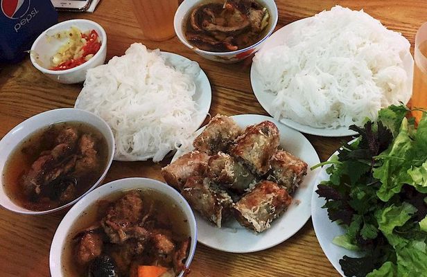 HANOI INCREDIBLE STREET FOODIE TOUR (Enjoy traditional Cuisine as the local)