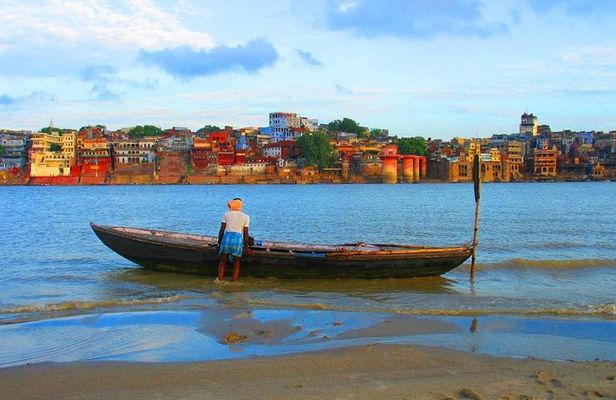 4-hours Private Tour : Morning Boat Ride And Akhadas