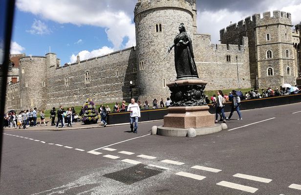 Luxury Private Day Hire London-London Stopover at Windsor & Hampton Court Palace