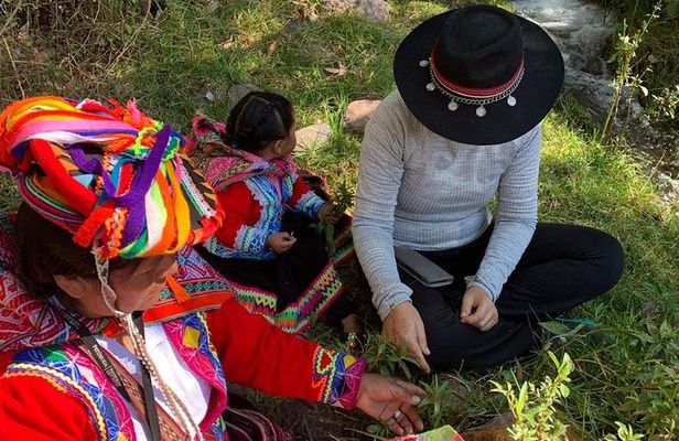 Experience the Magic of Andean Textiles: Weaving workshop - Cusco