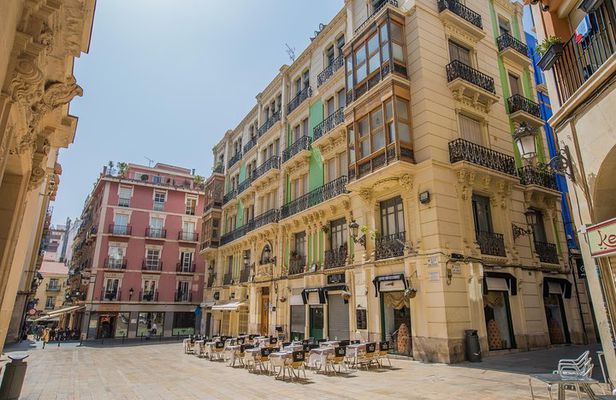 Alicante Evening Tapas & Wine Tour with Local Guide