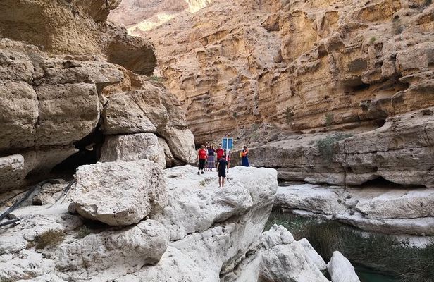 Wadi Shab Trekking and Swimming Tour
