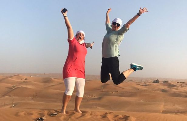 Dubai: Unique SUNSET 4WD Red Dunes Safari