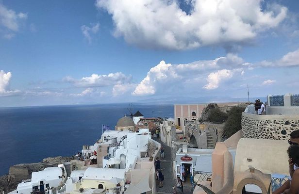 Barrier-free Shore-excursion: Panorama drive in Santorini (6 passengers + 1 Wheelchair)