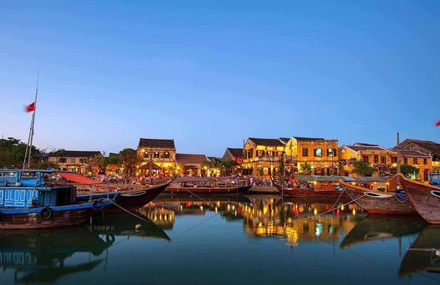 Private HoiAn Ancient Town Night Market Street food tour by Night