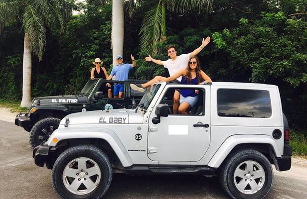Cozumel Private Jeep Tour with Snorkeling Experience and Lunch