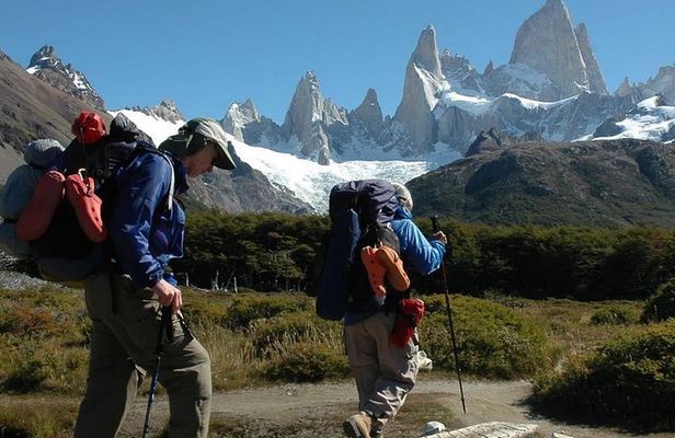Chalten Trekking Lake of the Three : from Calafate with guide