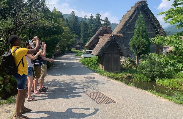 Shirakawago(UNESCO world heritage)/ Onsen / Hiking / 1day tour