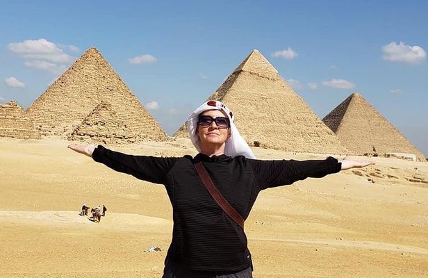 Private Full Day Tour to Giza Pyramids, Sakkara & Dahshur