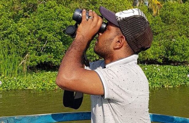 Sri Lankan Tourist Driver with great local )knowledge all over the country!