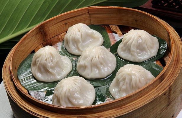 A Culinary Tour in Shanghai at Night