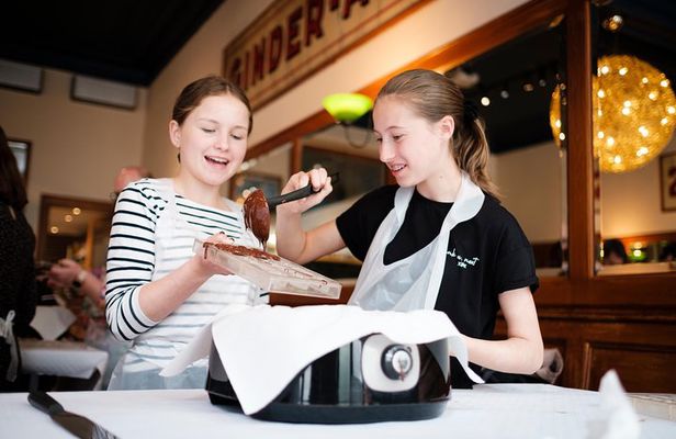 2.5h Belgian Chocolate Pralines Workshop in Brussels