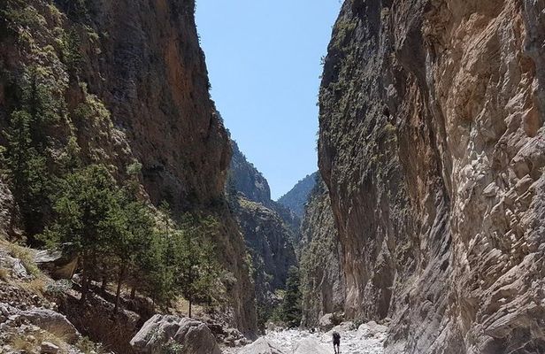 Samaria Gorge Transfer from Chania (price per group of 6)