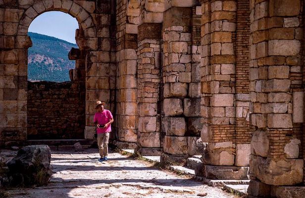 fes to volubilis and meknes day trip