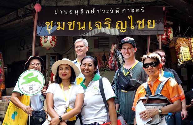 "Bangkok Walking Hopping Tour" show city’s historic sights are located.