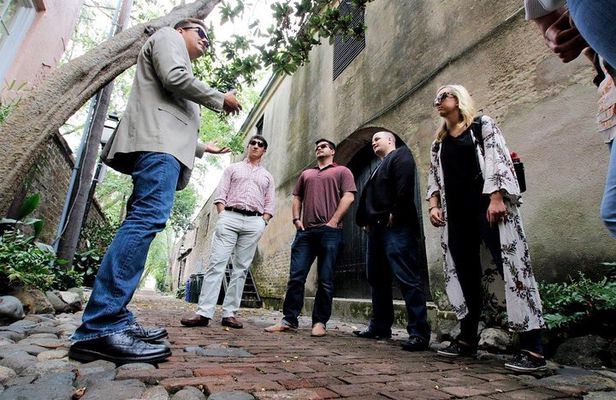 Charleston City Walking Tour with Edmondston-Alston House Admission