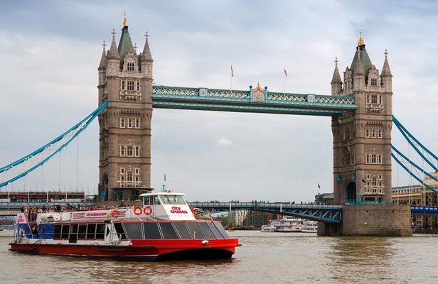 Harry Potter Film Location Walking Tour & Thames River Cruise