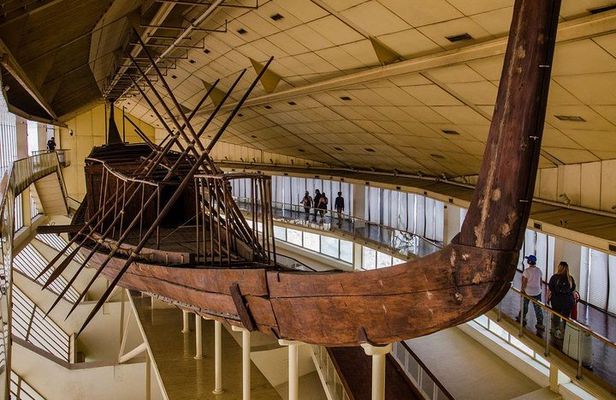 Cairo: Great Pyramids, Sphinx, Valley Temple and Boat Museum