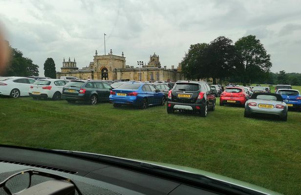 Luxury Private Vehicle Day Hire: From-London Blenheim Palace & Cotswold Villages