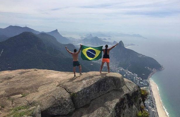 Pedra da Gávea - hiking tour with safety equipment