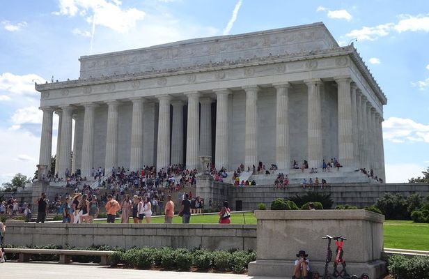 Washington DC Monuments self-guided walking tour & scavenger hunt