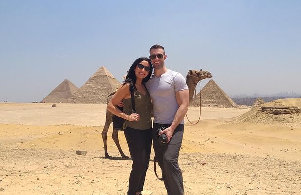 Private Tour: Discover Giza Pyramids, Sphinx & Egyptian Museum