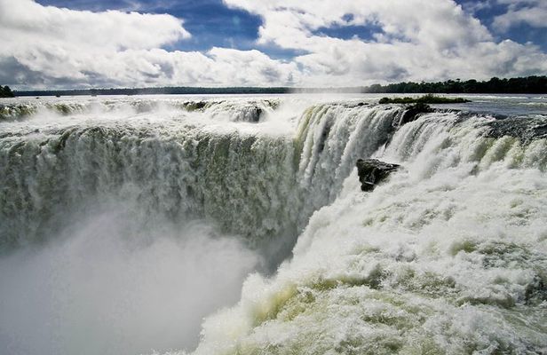 Overnight Iguazú Falls from Puerto Iguazú