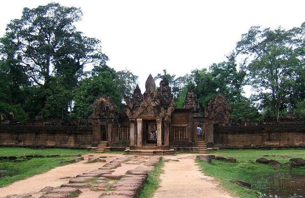 Private Kbal Spean & Banteay Srei Tour