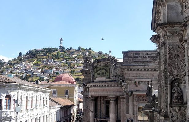 Quito historical, markets and street food tour