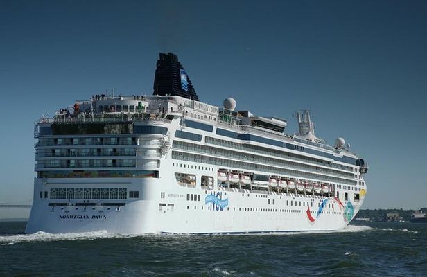 Private Transfer San Antonio Pier to Airport with Vineyard Lunch