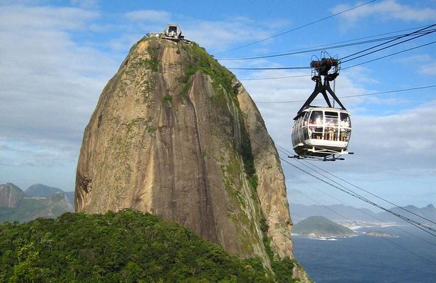 Sugarloaf and Santa Teresa - by Alan Denis