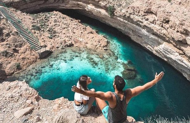 Wadi Shab tour with Bimmah Sinkhole tour (price per vehicle)