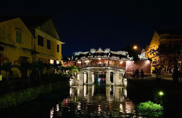 Hoi An by night tour from Da Nang: Food tasting and boat trip