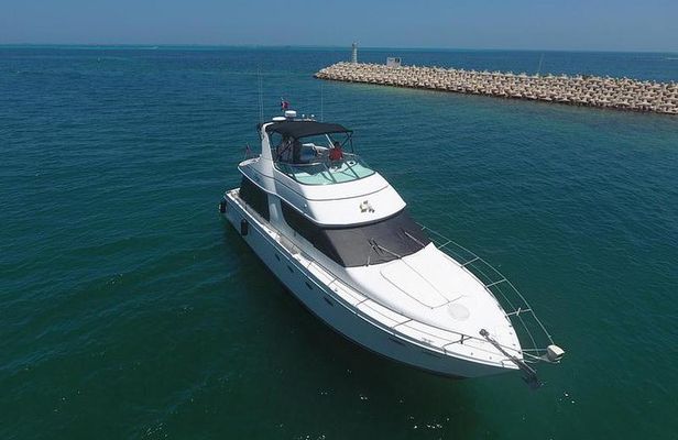 Playa Mujeres rent a Yacht 4hrs with Food and drinks aboard CA55