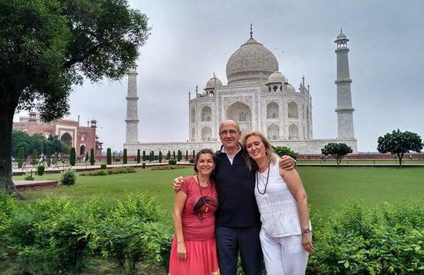 Private Taj Mahal Agra Day Tour by Car from Delhi