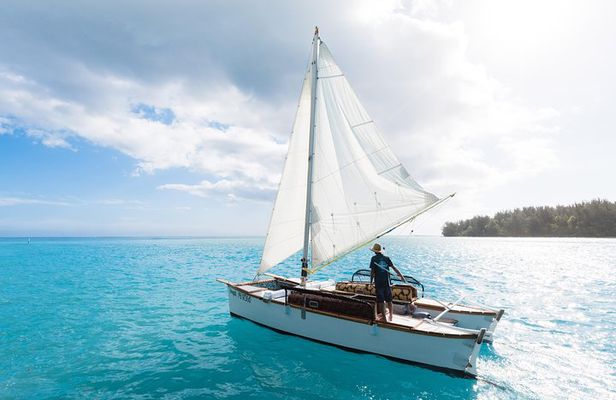 Introduction to sailing and discovering the lagoon