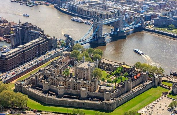 South Bank (London Bridge) Walking Tour & Enter The Tower of London