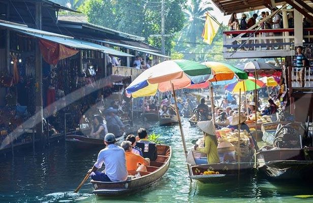 Private Tour: Floating Markets and Bridge on River Kwai Day Trip from Bangkok