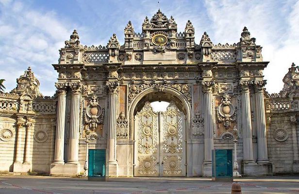 Dolmbahce Palace, Camlica Hill and Bosphorus Bridge tour